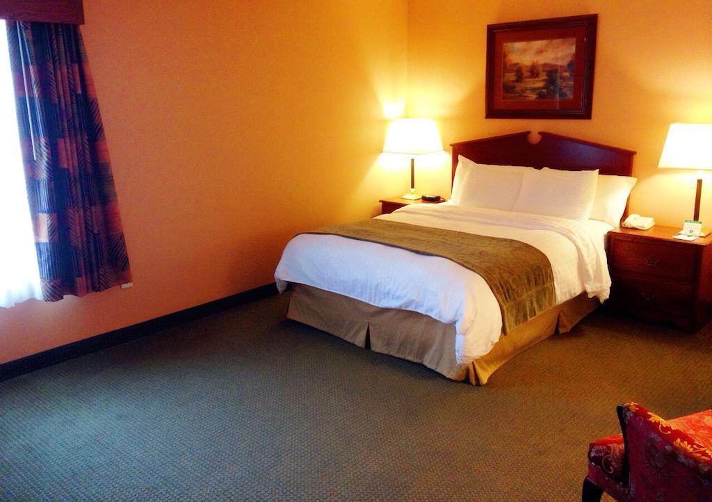 Grandstay Hotel & Suites Downtown Sheboygan Room photo